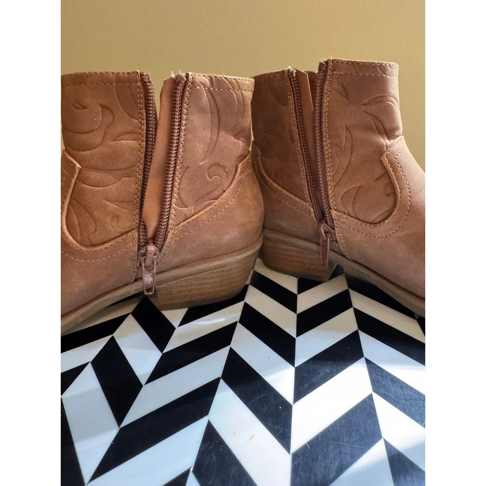 Jessica Cline Darlin‎ Tan Faux Suede Western Ankle Boots Kids Size 13M 248328